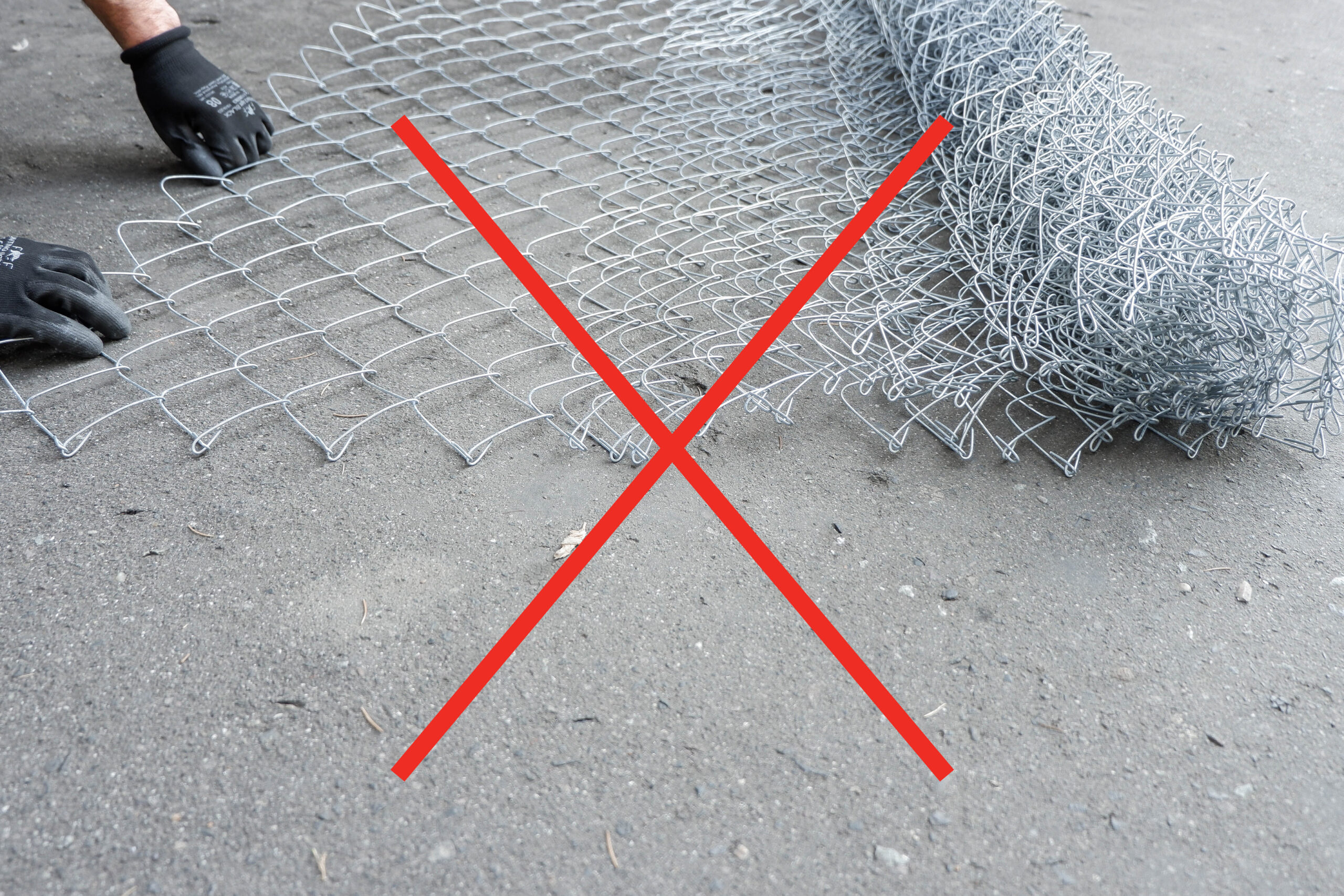 incorrect-way-of-rolling-out-chain-link
