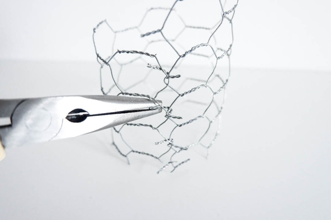 connect-the-ends-of-the-chicken-wire