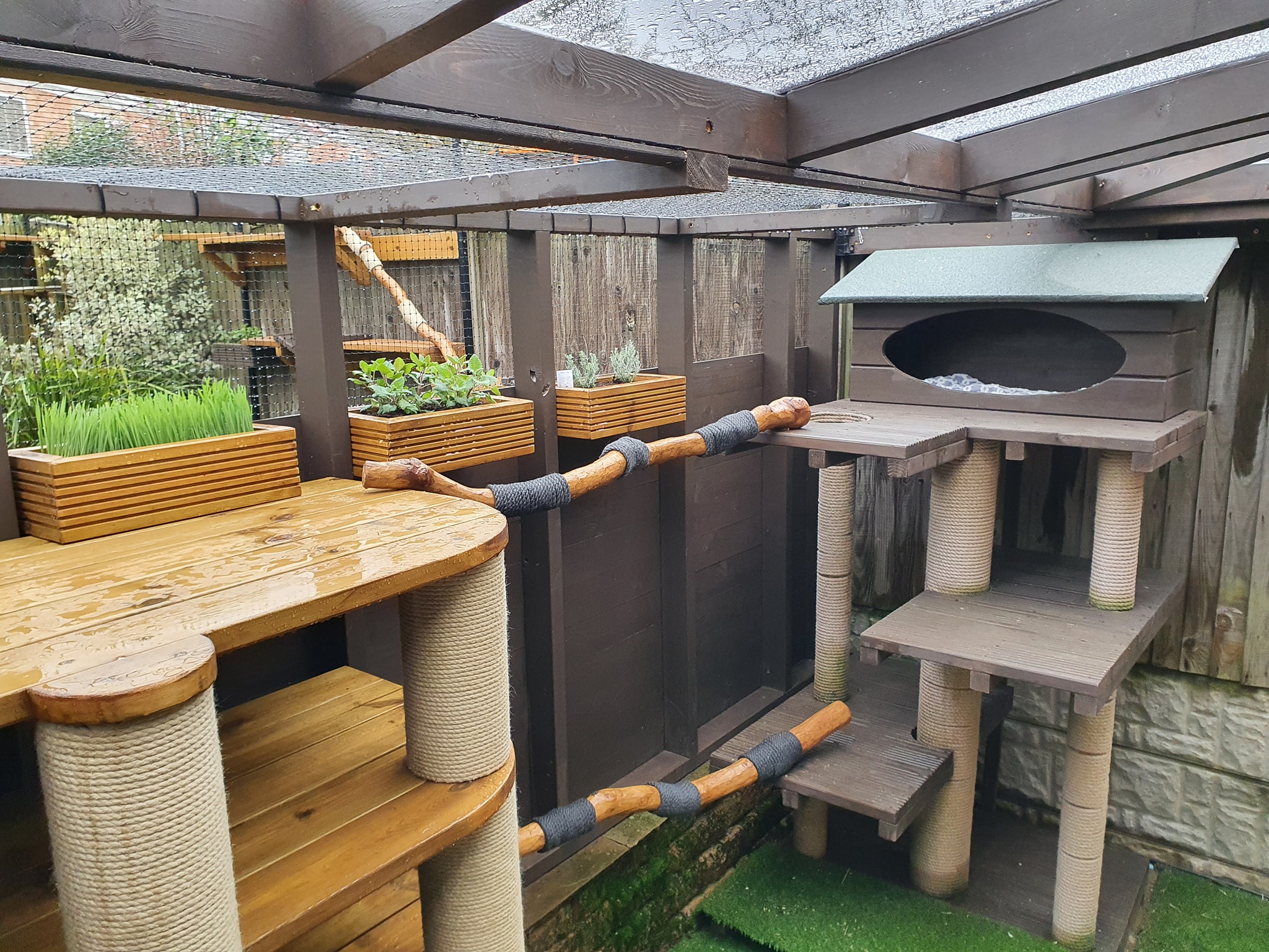 wooden-look-catio