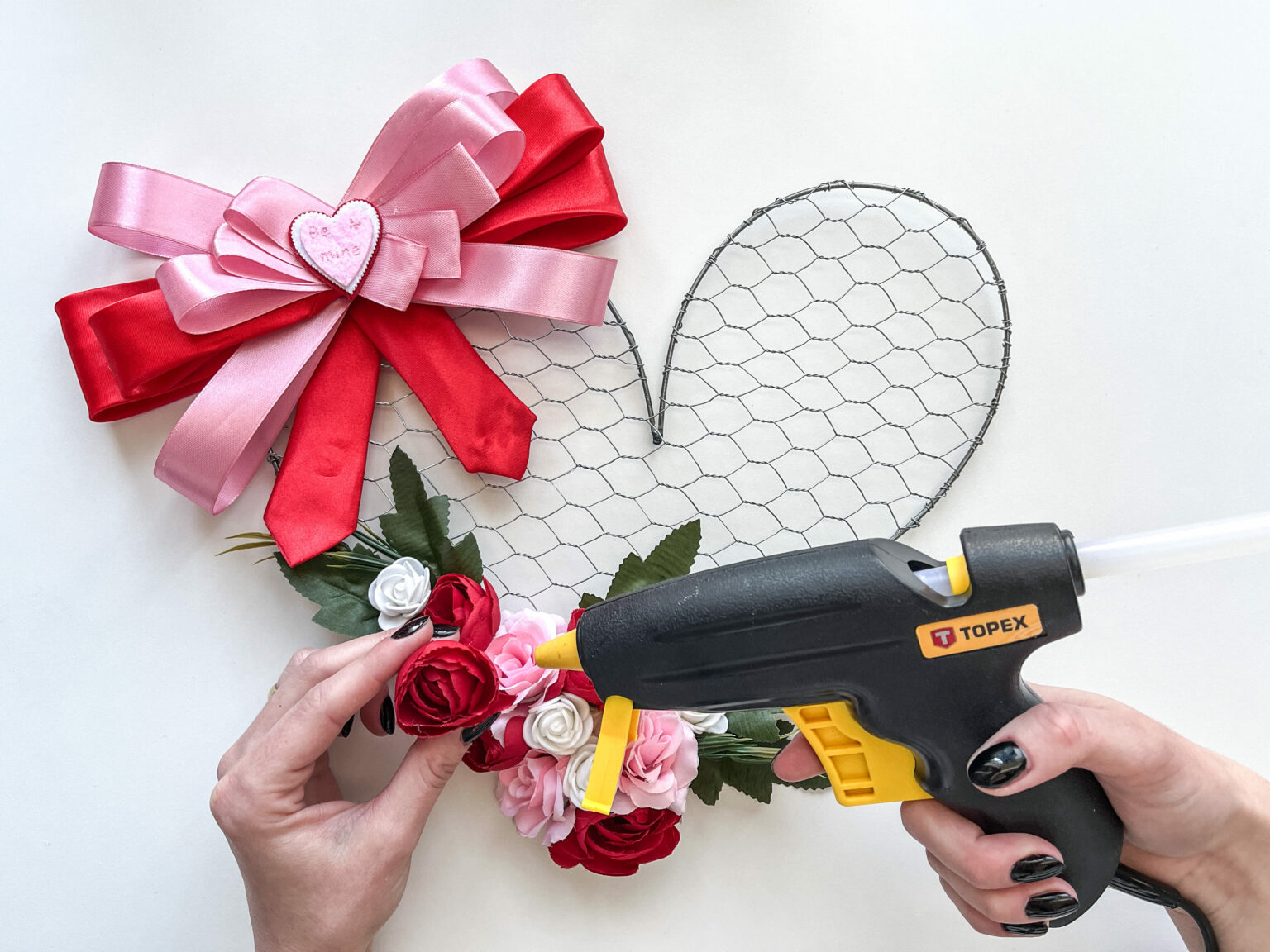 glue-gun-decorations