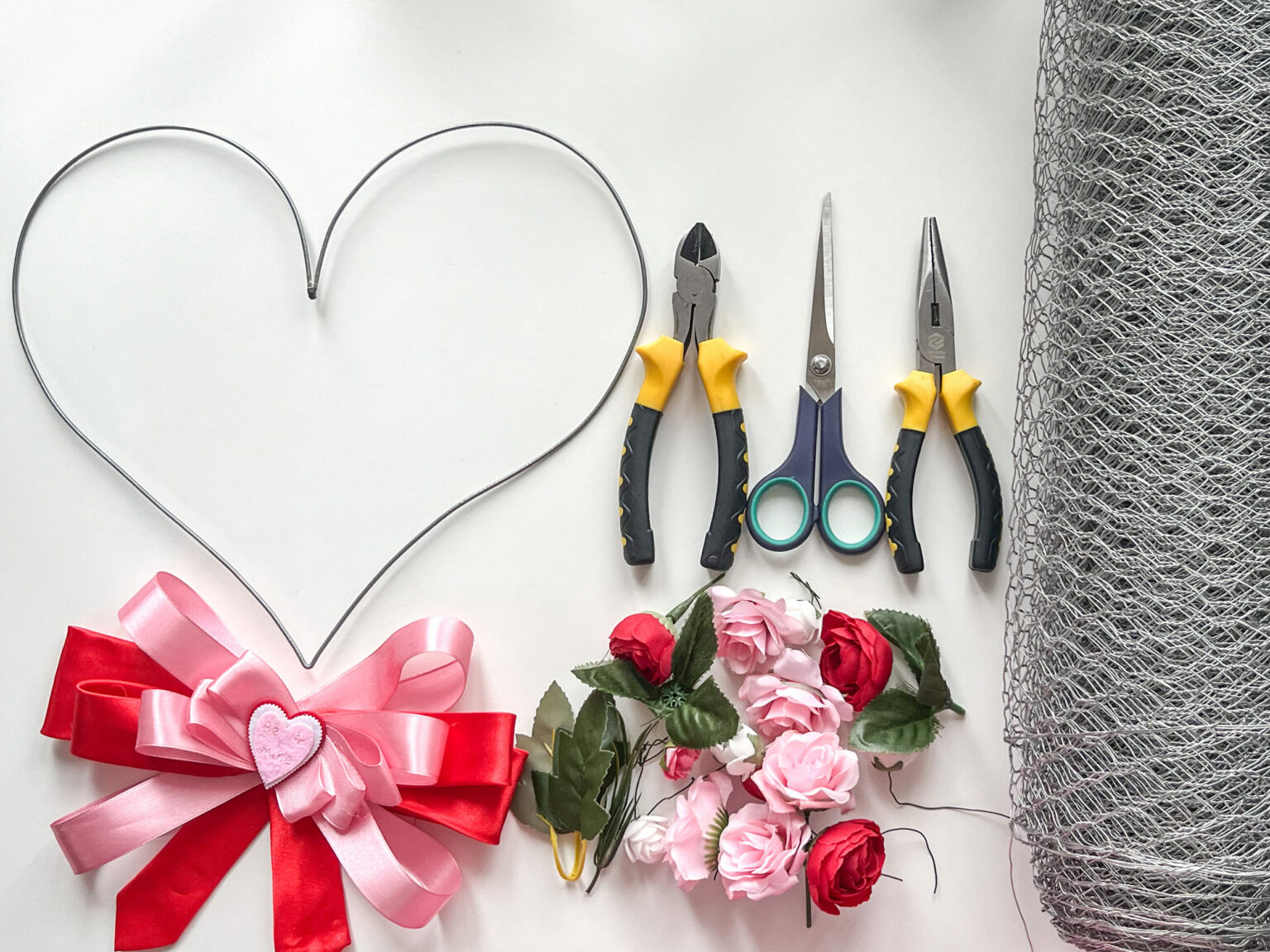 heart-wreath-supplies
