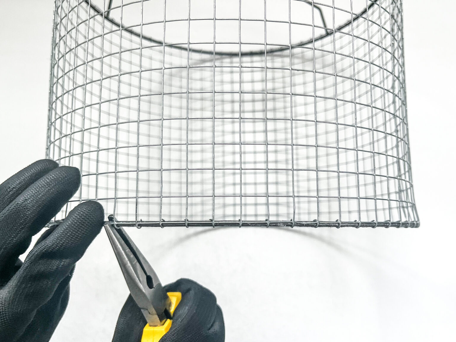 wire-mesh-lamp-crafting