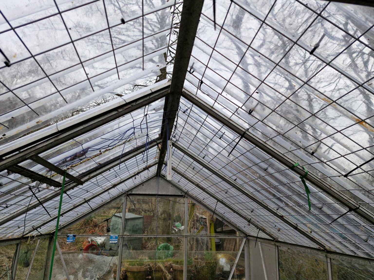 mesh-panel-greenhouse-roof