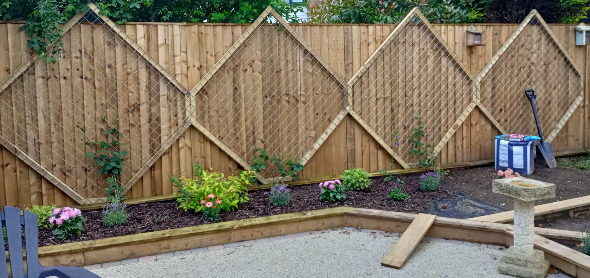 mesh-panel-flower-and-fruit-trellis