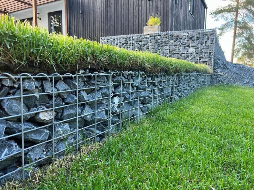 retaining-wall-with-grass