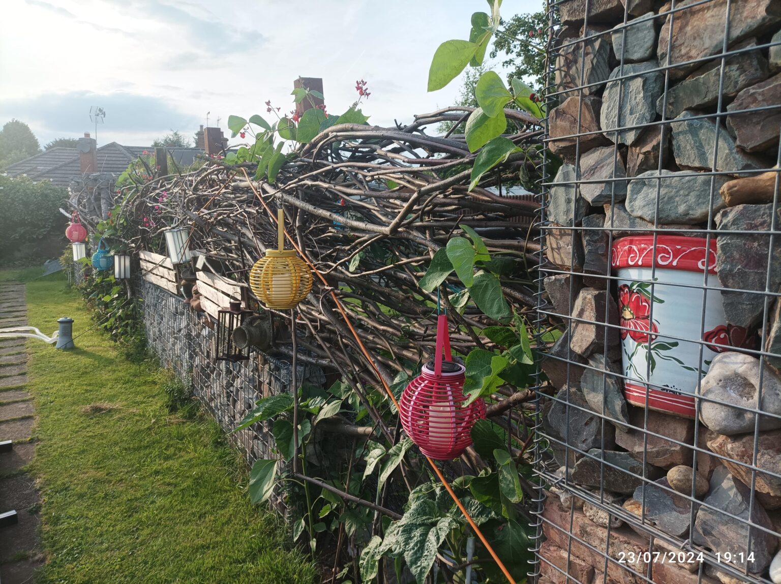 garden-gabion-pillar-wall