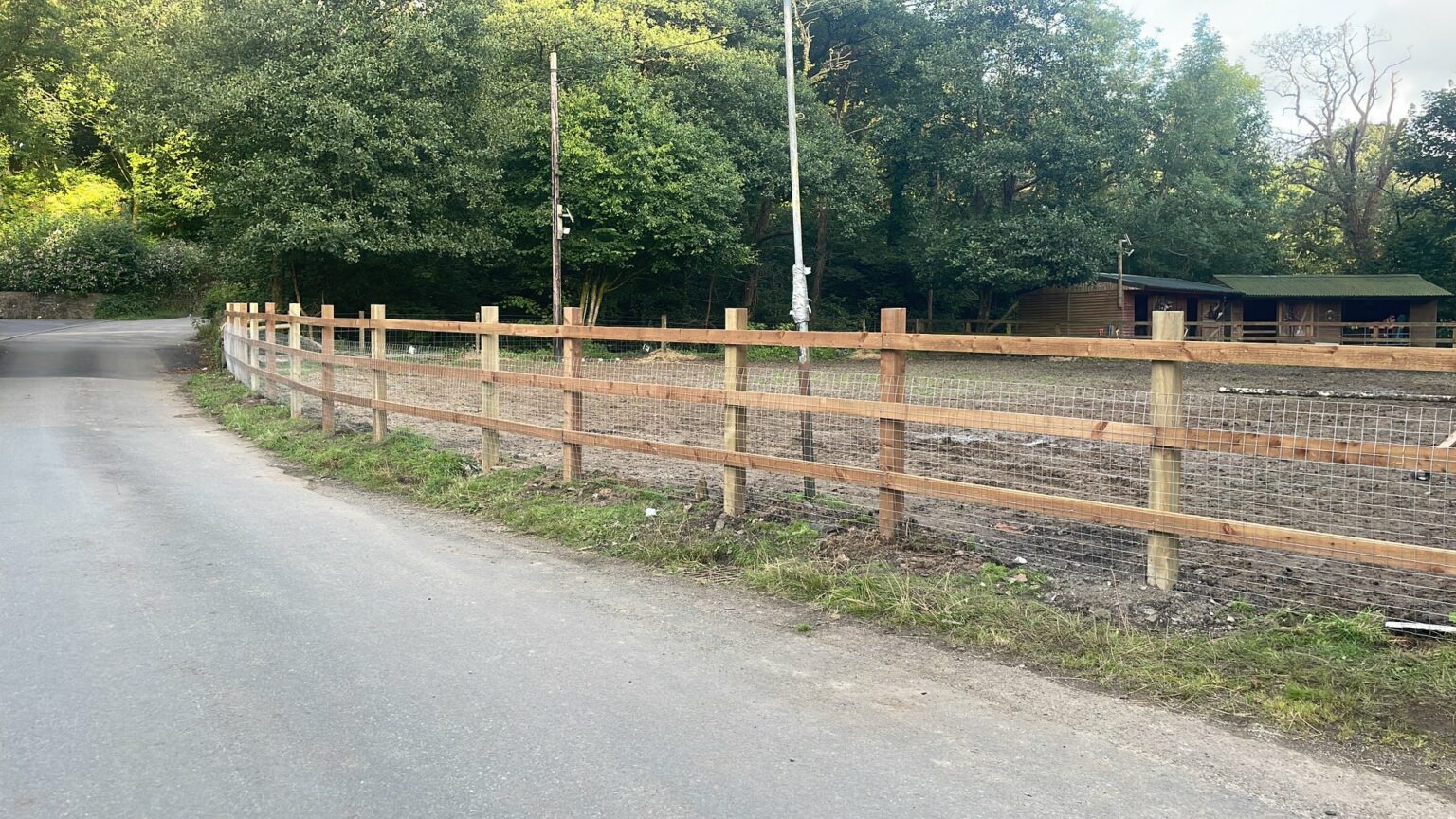 welded-mesh-rail-infill-fence