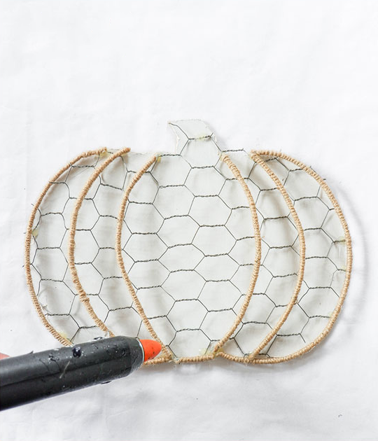 attach-wire-to-wreath