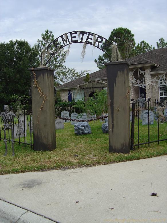 halloween-cemetery-fence