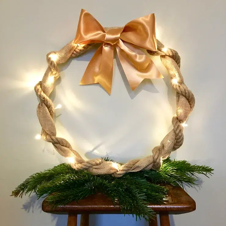 rope-light-wreath