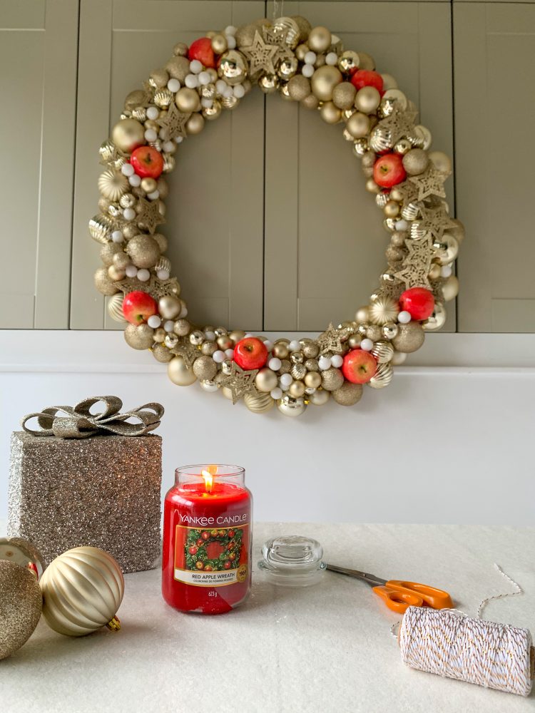 apple-and-gold-bauble-wreath