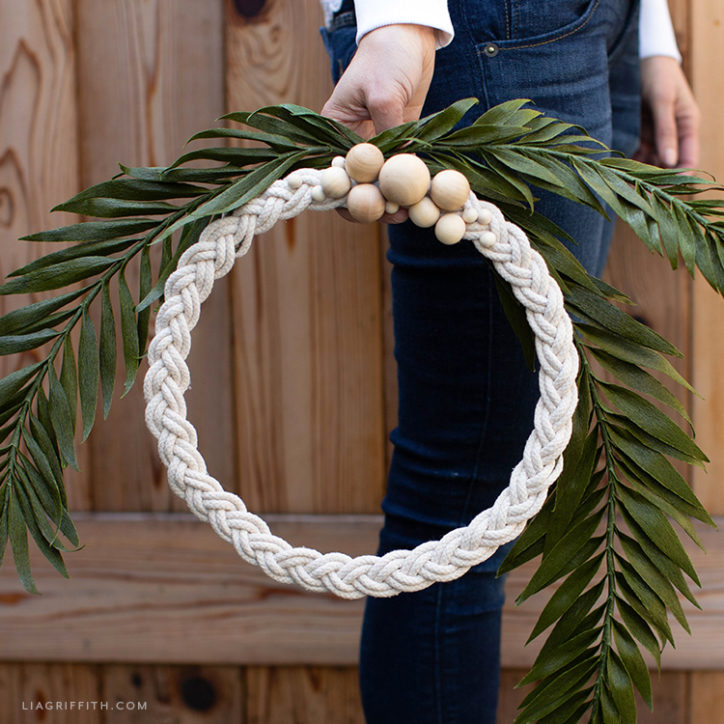 braided-rope-wreath