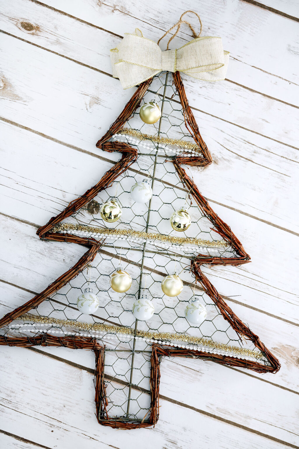 farmhouse-christmas-tree