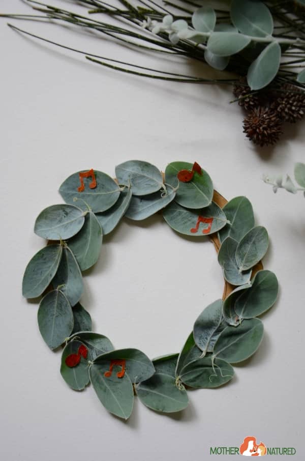 christmas-leaf-wreath