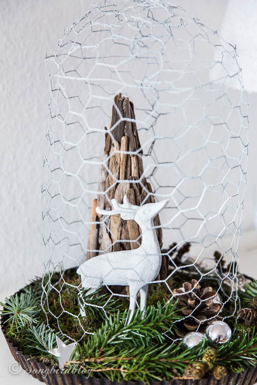 chicken-wire-christmas-cloche