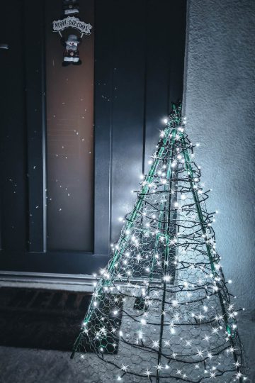 chicken-wire-christmas-tree