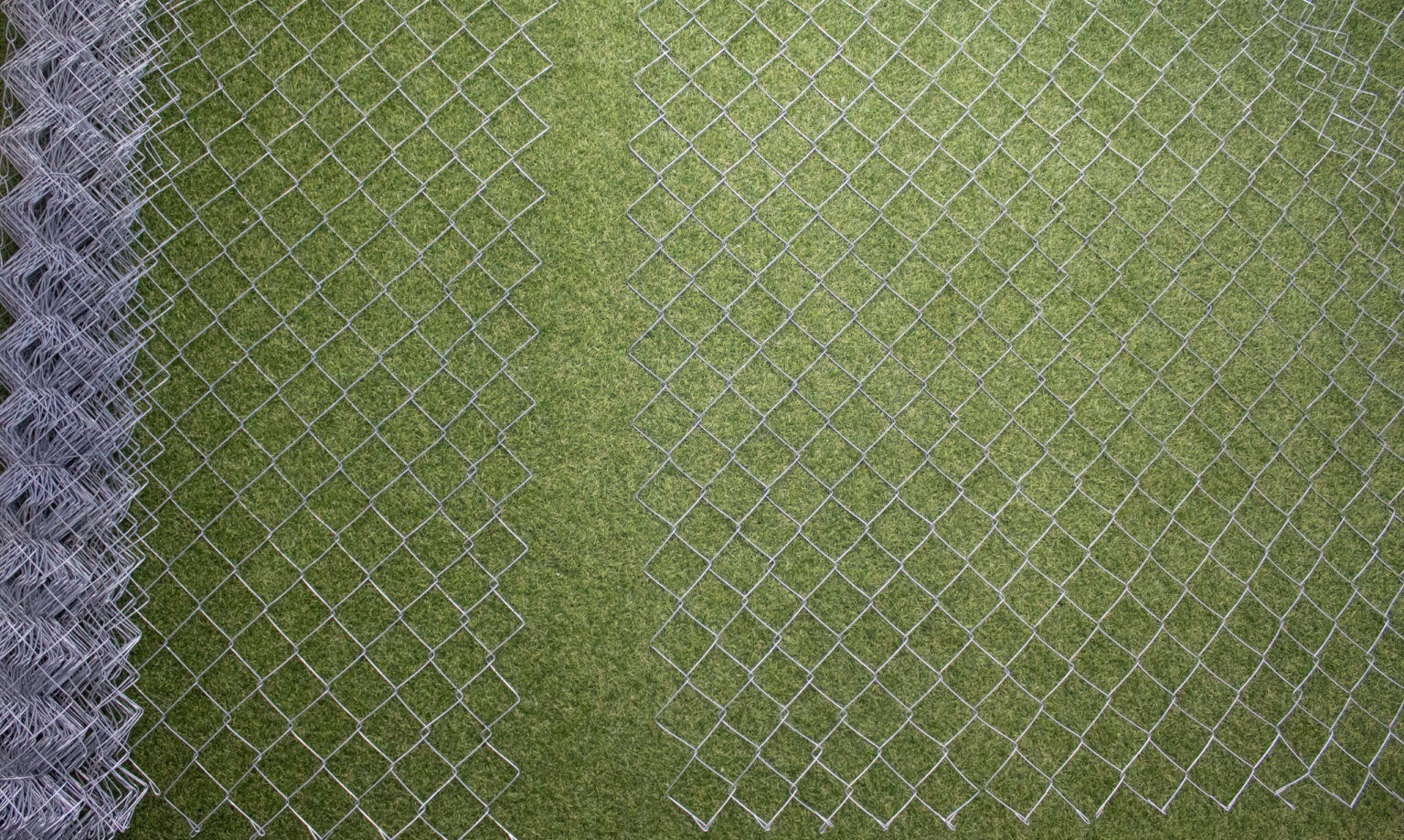 lay-chain-link-flat-on-the-ground